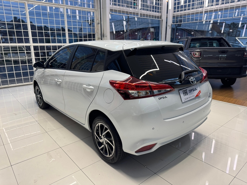 toyota yaris 1.5 16v flex xls multidrive 4p automatico 2025