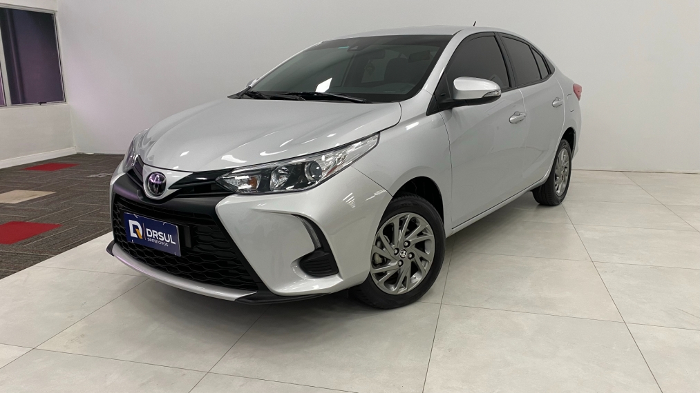 toyota yaris 1.5 16v flex xs multidrive 4p automatico 2025
