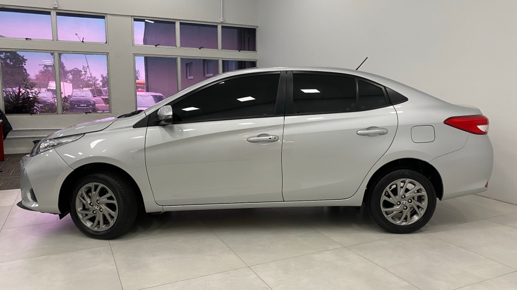 toyota yaris 1.5 16v flex xs multidrive 4p automatico 202511