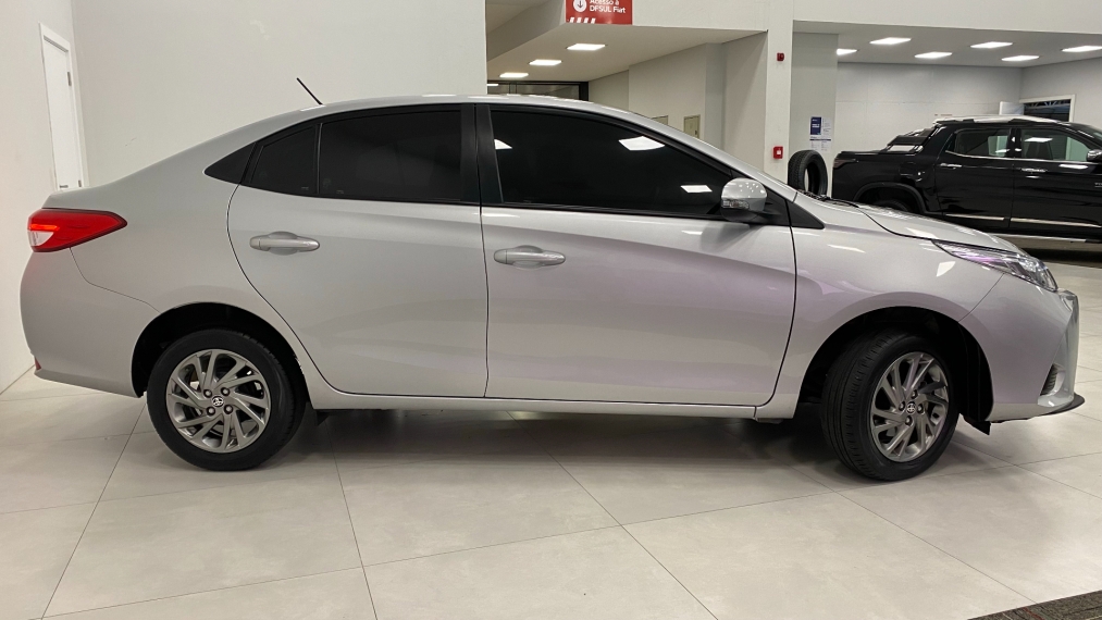 toyota yaris 1.5 16v flex xs multidrive 4p automatico 202510