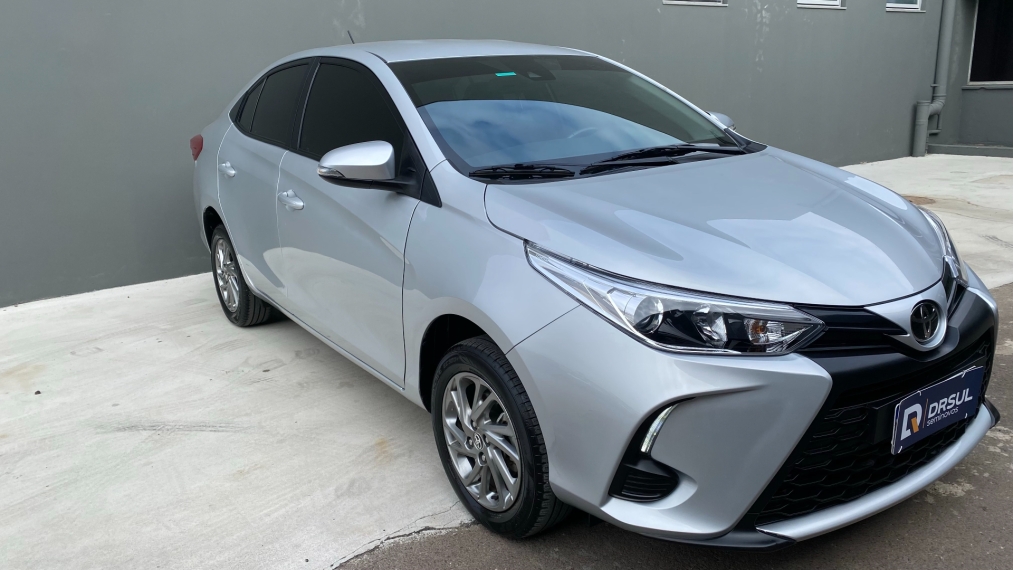 toyota yaris 1.5 16v flex xs multidrive 4p automatico 20251