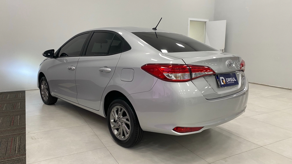 toyota yaris 1.5 16v flex xs multidrive 4p automatico 20253