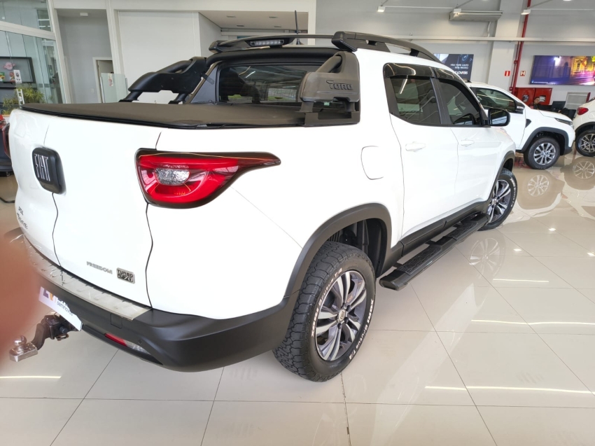 fiat toro 1.3 turbo 270 flex freedom at6 4p automatico 20232