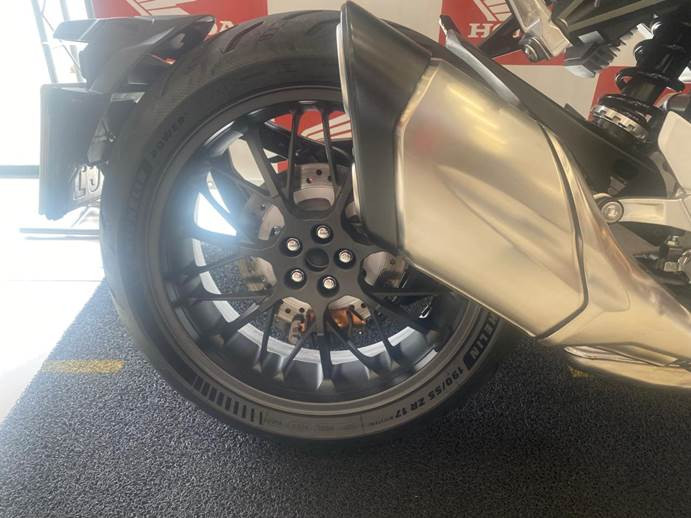 honda cb 1000r abs com apenas 4 mil km