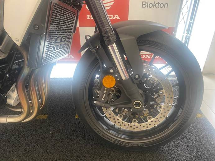 honda cb 1000r abs com apenas 4 mil km