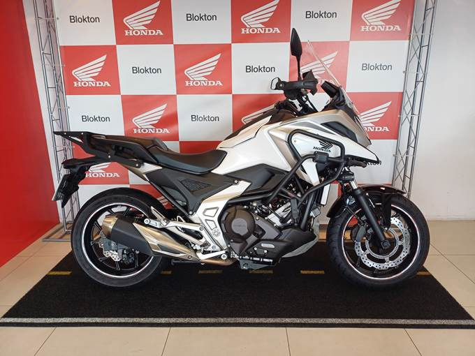 honda nc 750x dtc moto em excelente estado