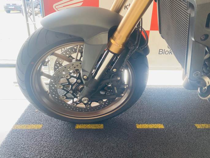 honda cb 650r em otimo estado