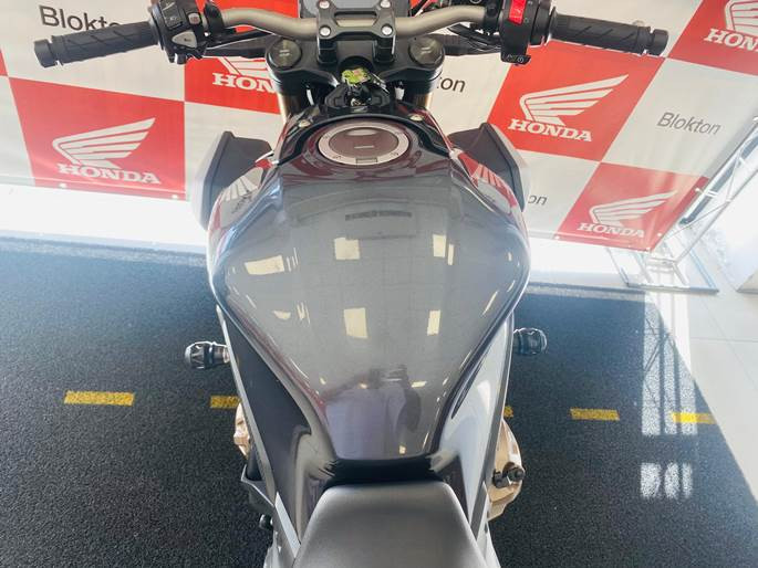 honda cb 650r em otimo estado