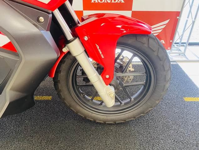 honda adv 150 revisada e com garantia.