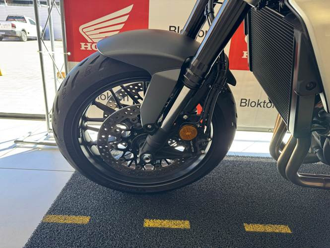 honda cb 1000r com apenas 4.126 km