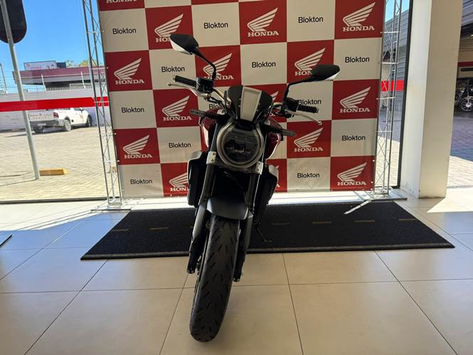 honda cb 1000r com apenas 4.126 km