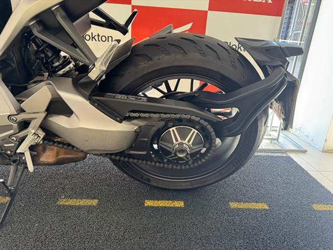 honda cb 1000r com apenas 4.126 km