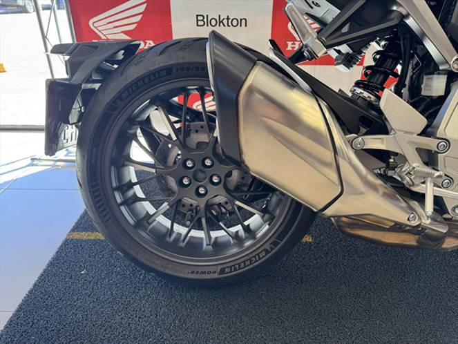 honda cb 1000r com apenas 4.126 km