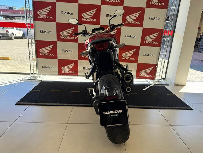 honda cb 1000r com apenas 4.126 km