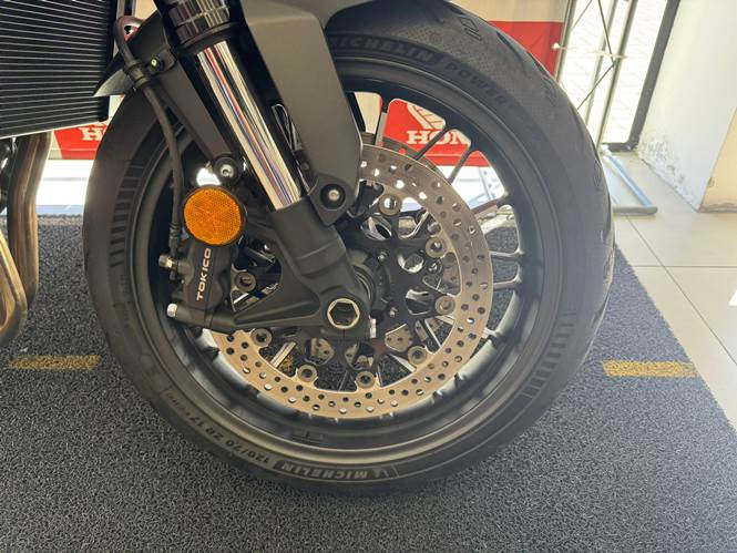 honda cb 1000r com apenas 4.126 km