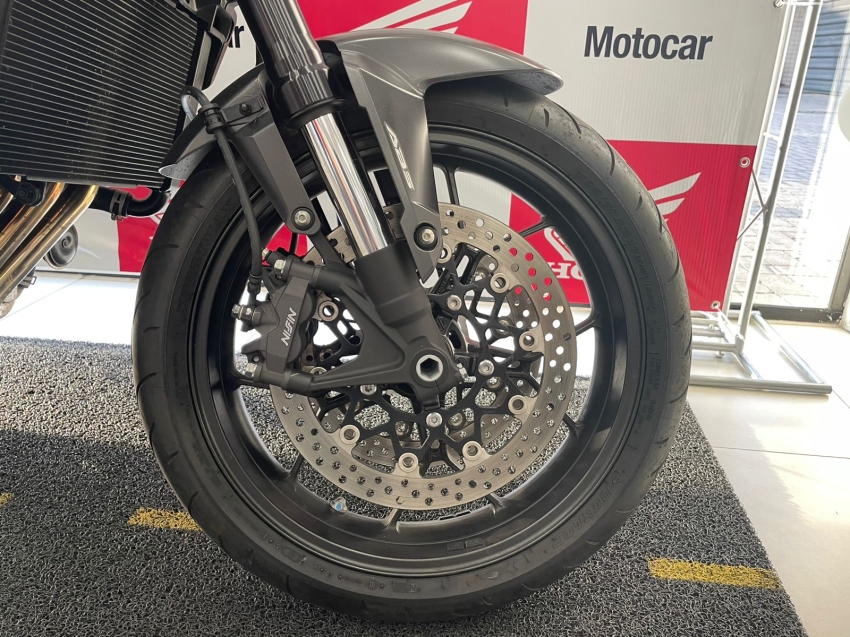 cb 650r abs com baixo km