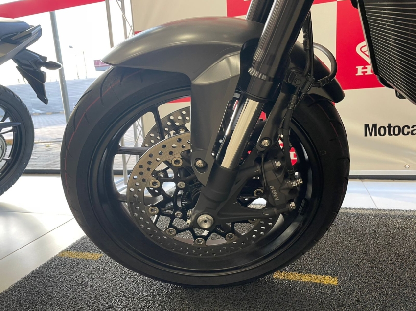 cb 650r abs com baixo km