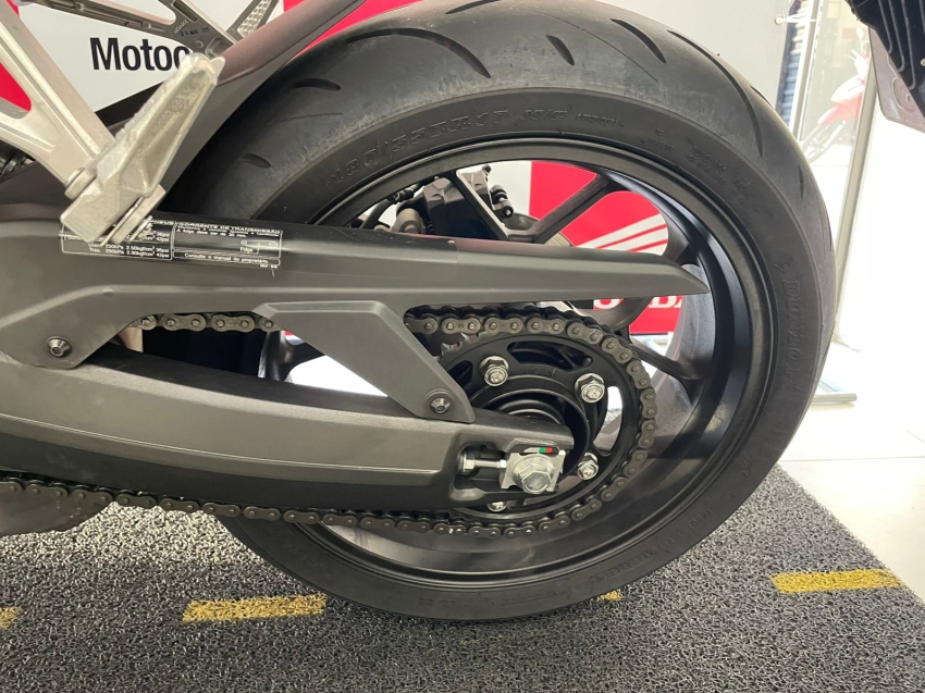 cb 650r abs com baixo km
