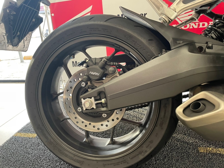 cb 650r abs com baixo km