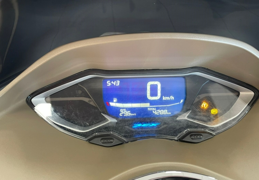 pcx dlx abs 2024