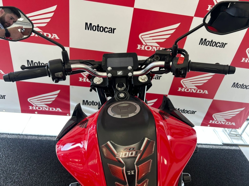 cb 300f 2022/2023 abs unico dono11