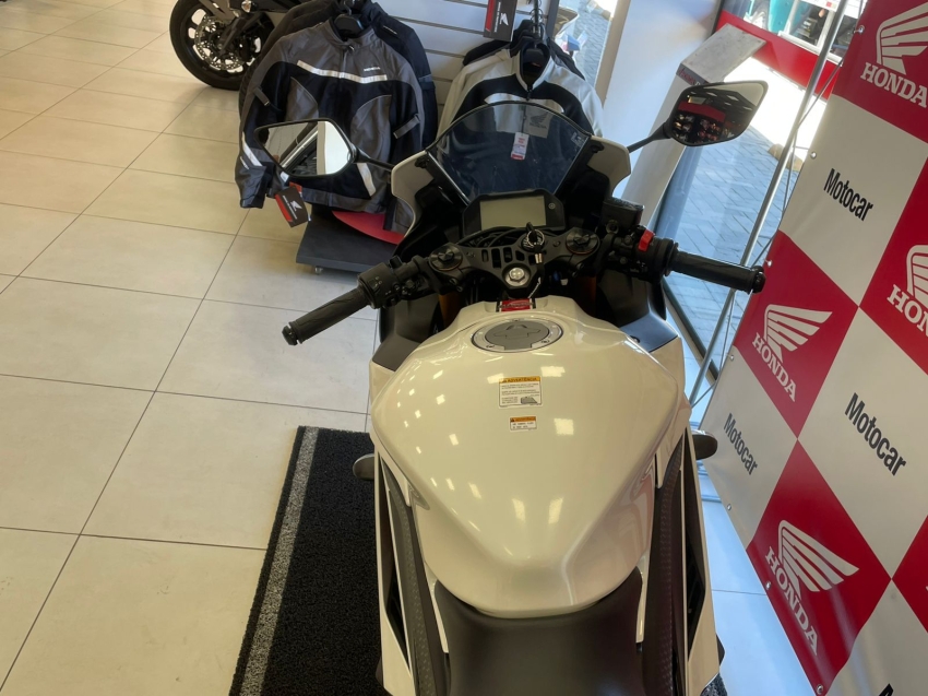 yamaha r3 abs baixo km world gp 60 anos15