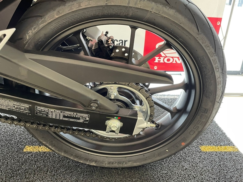 cb 300f twister abs com apenas 117 km10