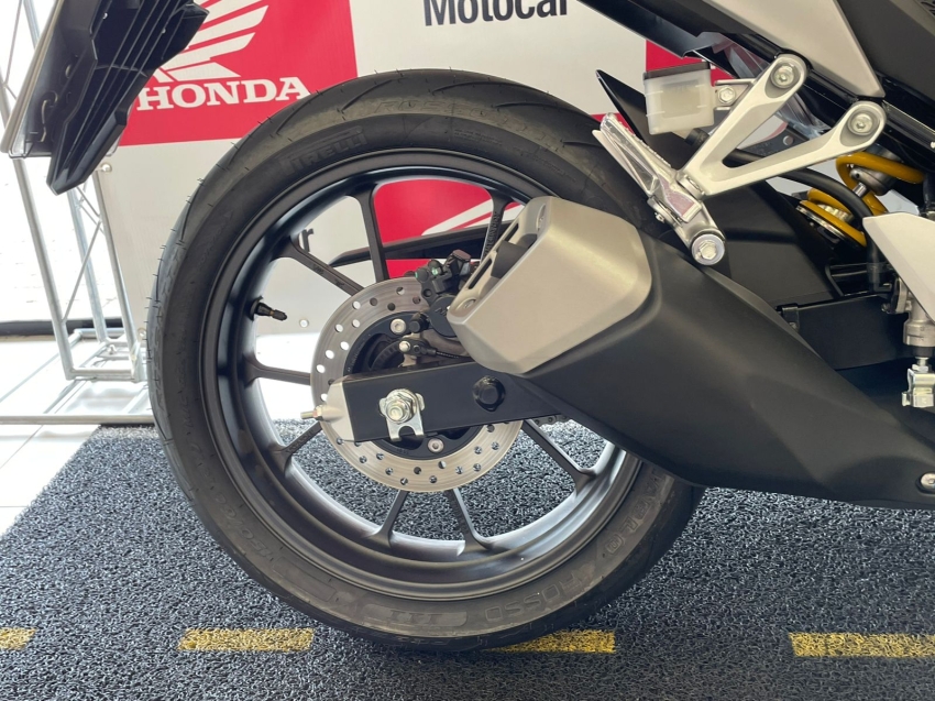 cb 300f twister abs com apenas 117 km4