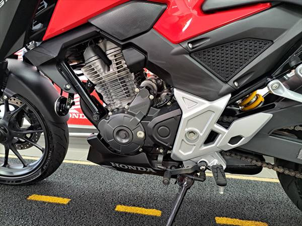 cb 300f twister cbs