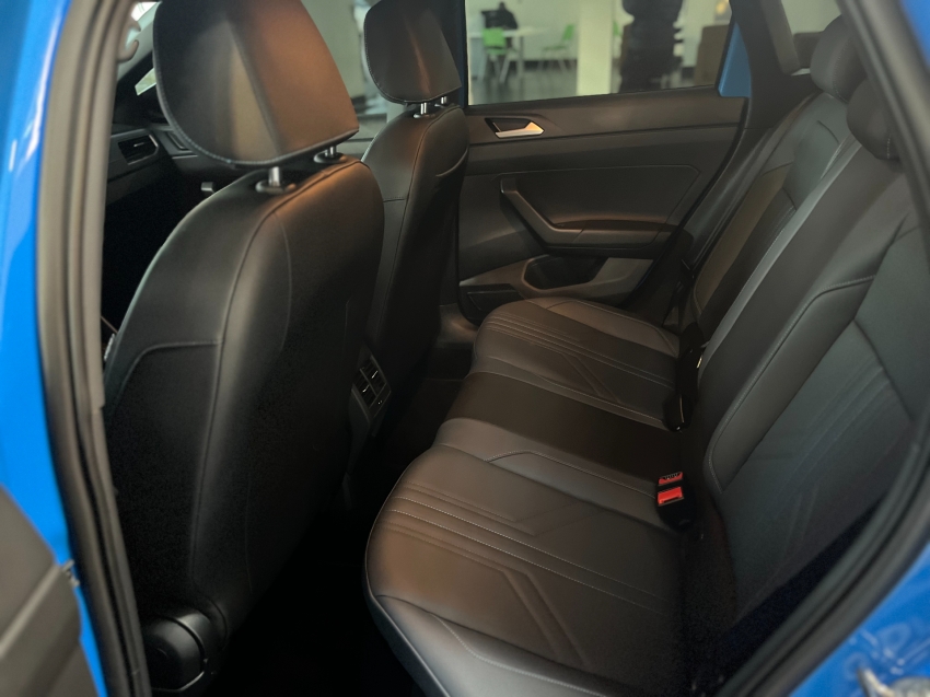 volkswagen nivus 1.0 200 tsi total flex highline automatico 4p 2025