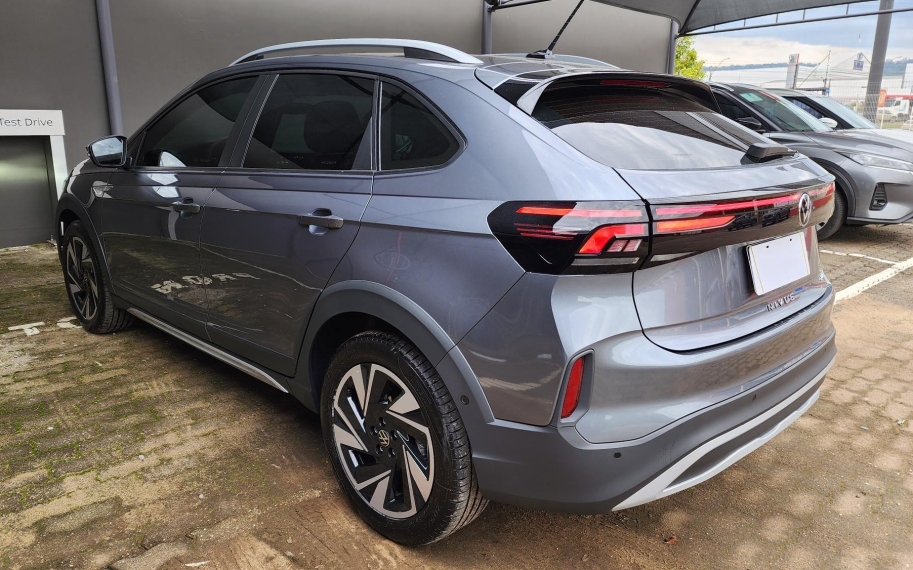volkswagen nivus 1.0 200 tsi total flex highline automatico 4p 2025