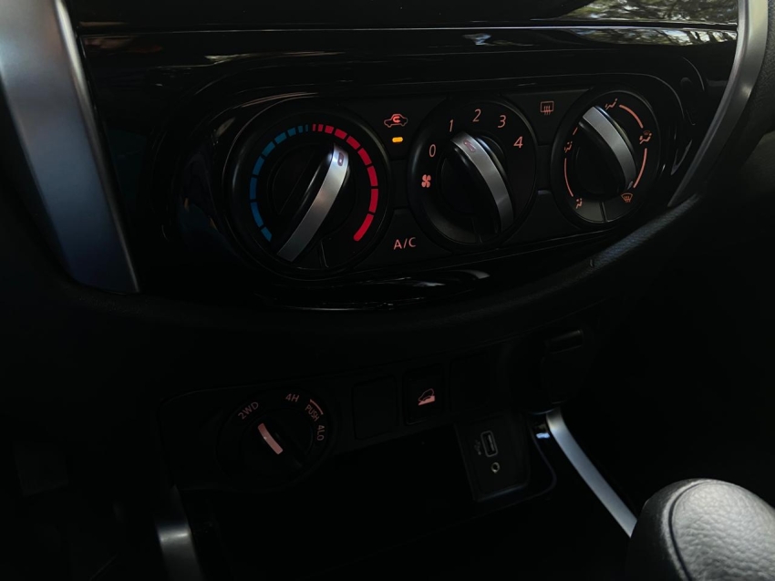 nissan frontier 2.3 16v turbo diesel attack cd 4x4 automatico 4p 2025