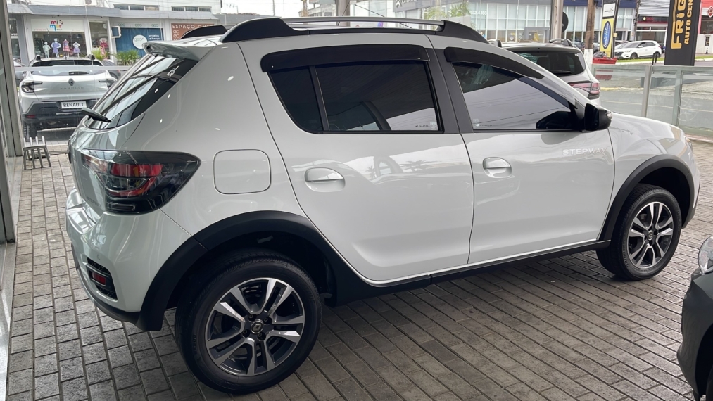 renault stepway 1.6 16v sce flex iconic x-tronic 4p automatico 20232 renault stepway 1.6 16v sce flex iconic x-tronic 4p automatico 20232