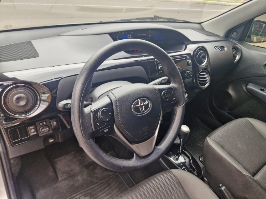 toyota etios 1.5 x plus 16v flex 4p automatico 20207