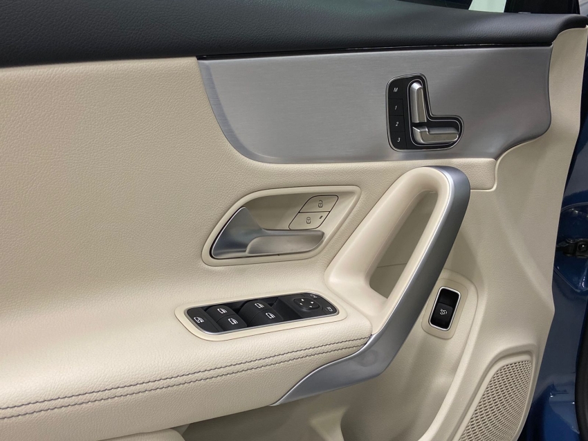 mercedes-benz a 200 1.3 cgi gasolina style sedan 7g-dct 4p automatico 20209