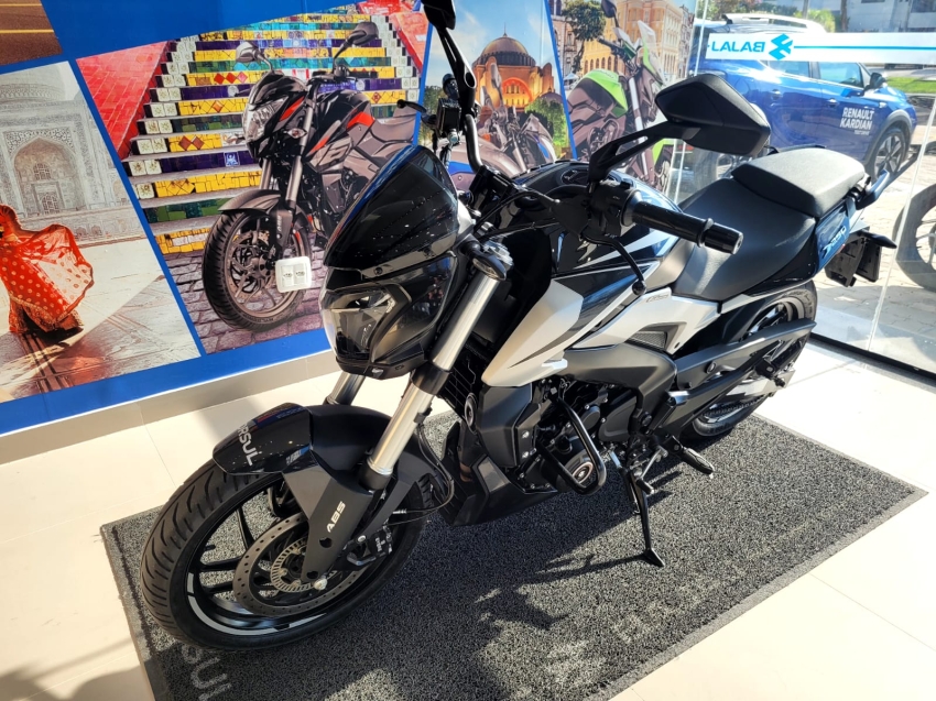 bajaj dominar 250 gasolina 2025