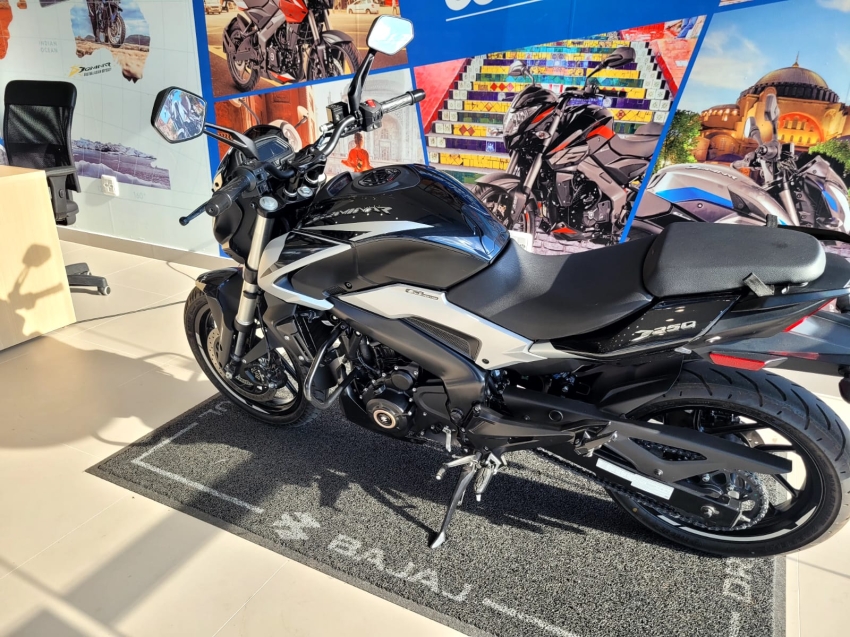 bajaj dominar 250 gasolina 20253