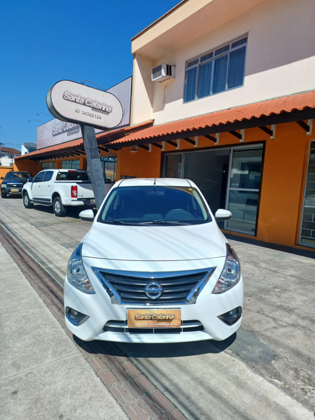 Nissan Versa     2017
