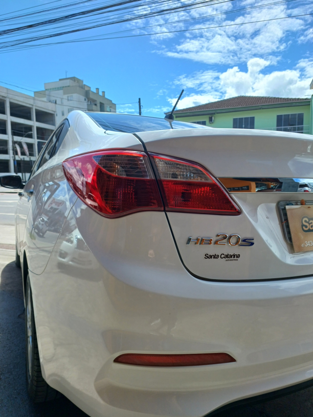 Hyundai HB20S     2019