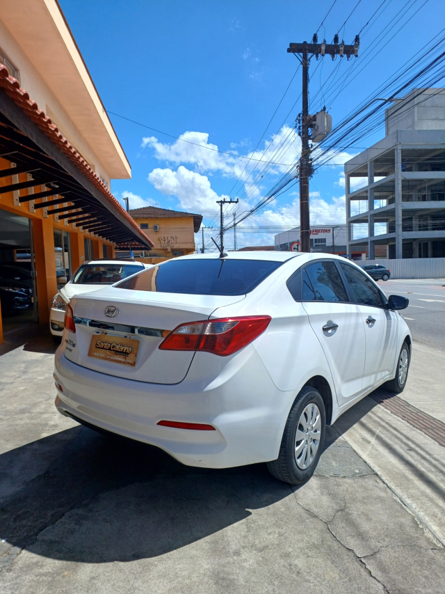 Hyundai HB20S     2019