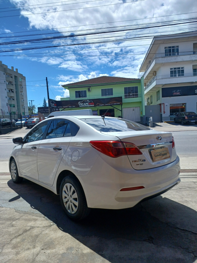 Hyundai HB20S     2019