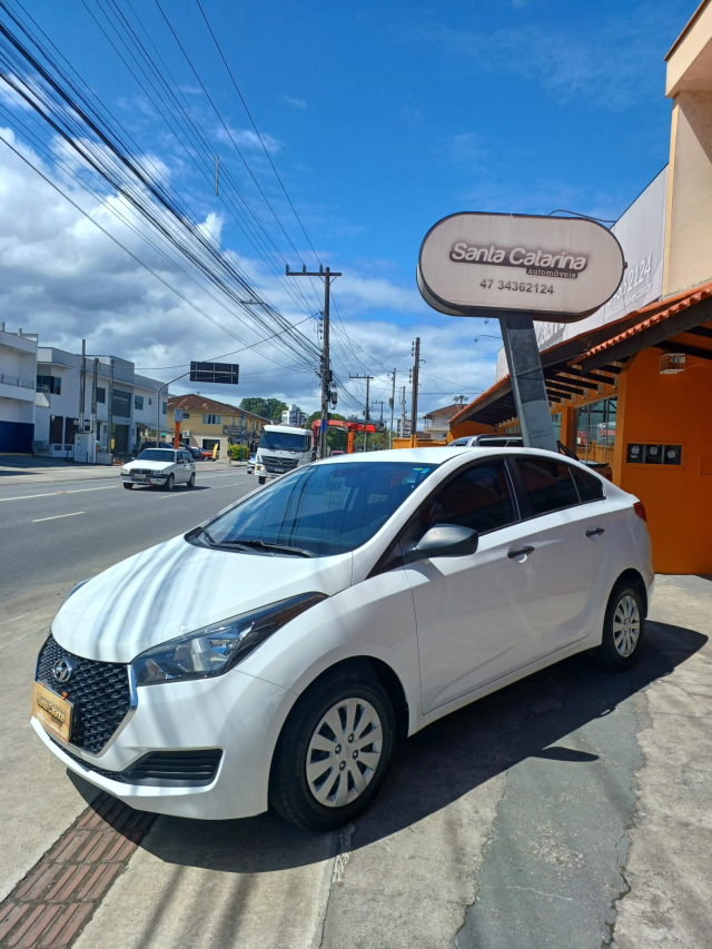 Hyundai HB20S     2019