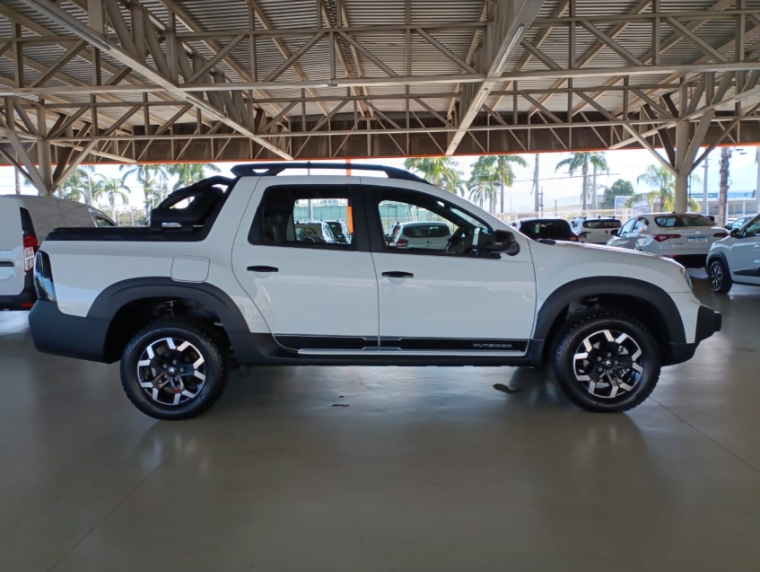 renault oroch 1.3 tce flex outsider x-tronic 4p automatico 2025