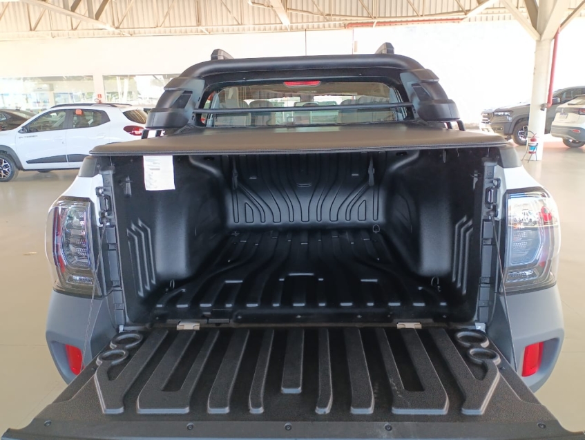 renault oroch 1.3 tce flex outsider x-tronic 4p automatico 2025