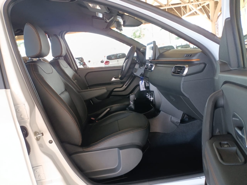 renault oroch 1.3 tce flex outsider x-tronic 4p automatico 2025