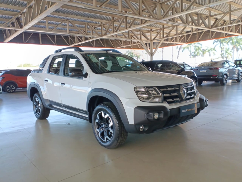 renault oroch 1.3 tce flex outsider x-tronic 4p automatico 2025