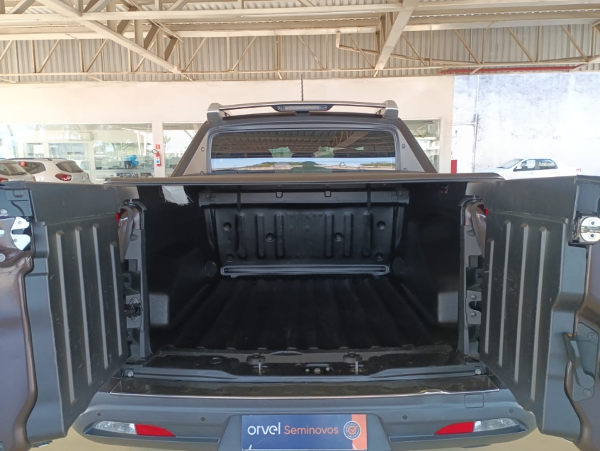fiat toro 2.0 16v turbo diesel volcano 4wd at9 4p automatico 2022