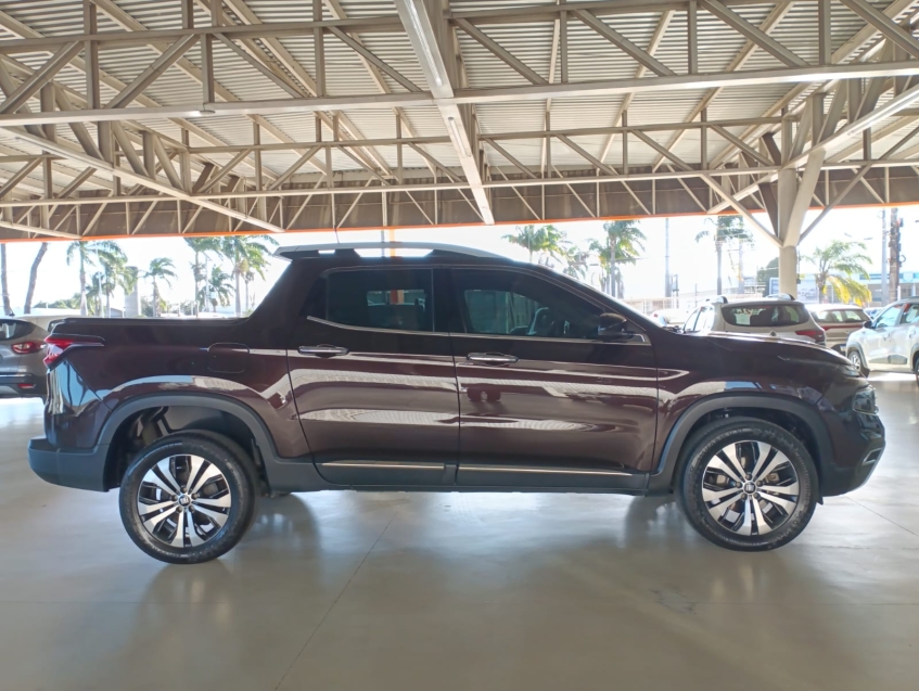 fiat toro 2.0 16v turbo diesel volcano 4wd at9 4p automatico 2022