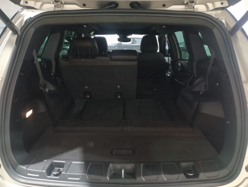 jeep commander 2.0 td380 turbo diesel overland at9 4p automatico 202217