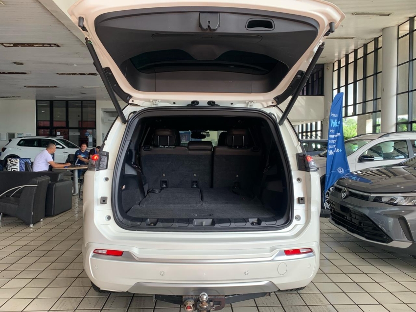 jeep commander 2.0 td380 turbo diesel overland at9 4p automatico 2023